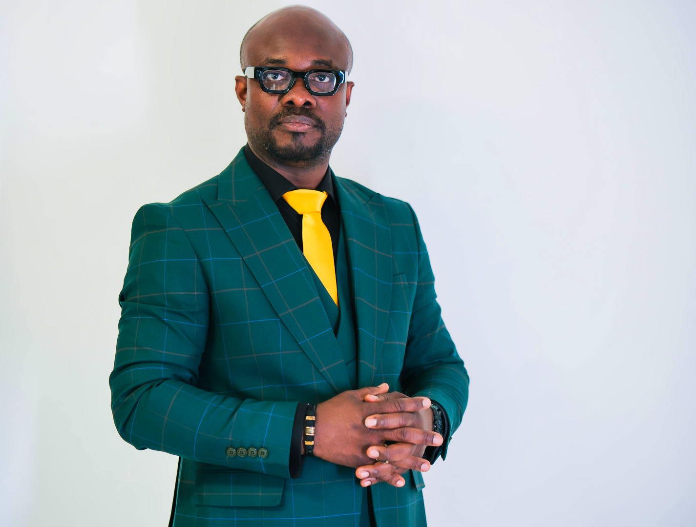 Naki Pistis — Portrait officiel